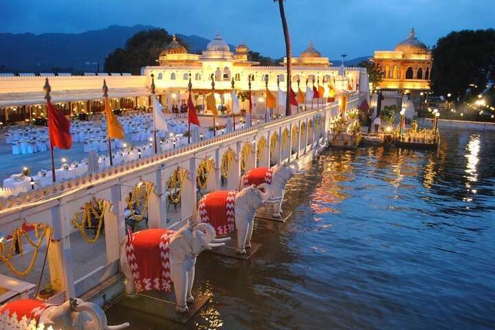 Udaipur: Jag Mandir Island Dinner with Boat Ride transfers
