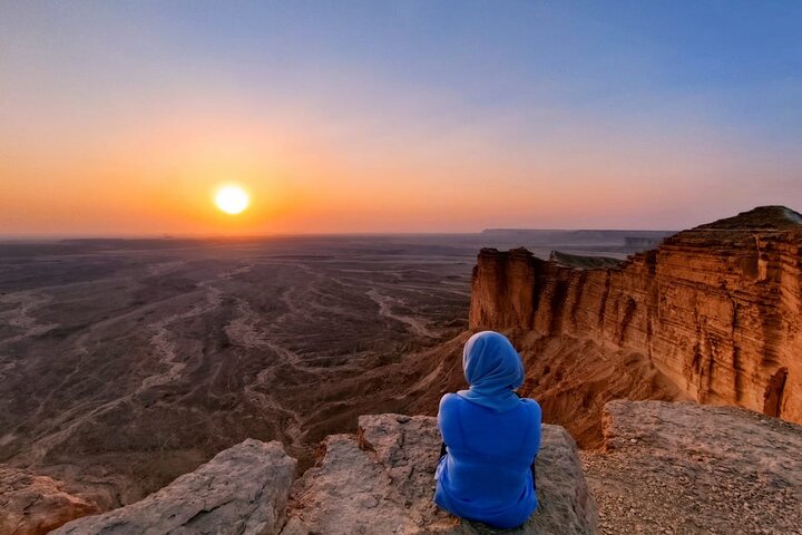 Edge of the World Hike Riyadh | 4x4 Safari & Bat Cave