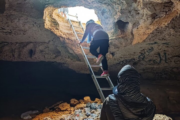 Edge of the World Hike Riyadh | 4x4 Safari & Bat Cave