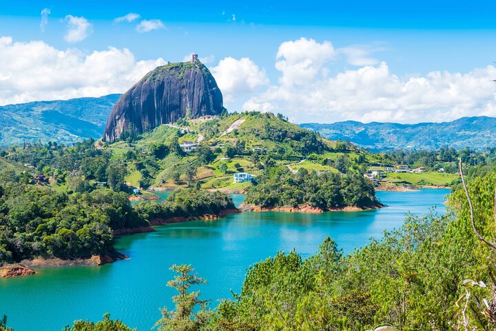 Guatapé Tour: Piedra del Peñol with Boat Tour, Breakfast, Lunch