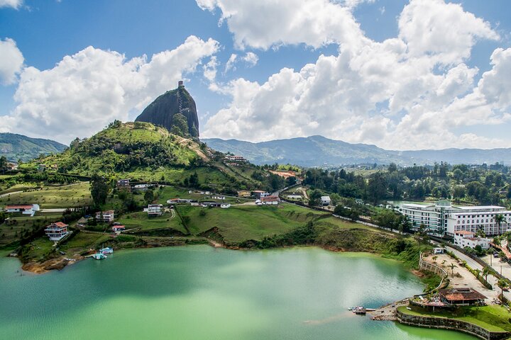 Guatapé Tour: Piedra del Peñol with Boat Tour, Breakfast, Lunch