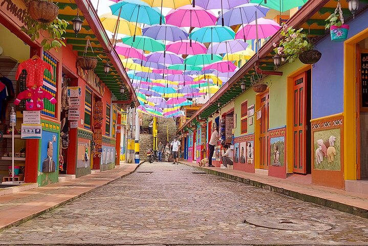 Guatapé Tour: Piedra del Peñol with Boat Tour, Breakfast, Lunch