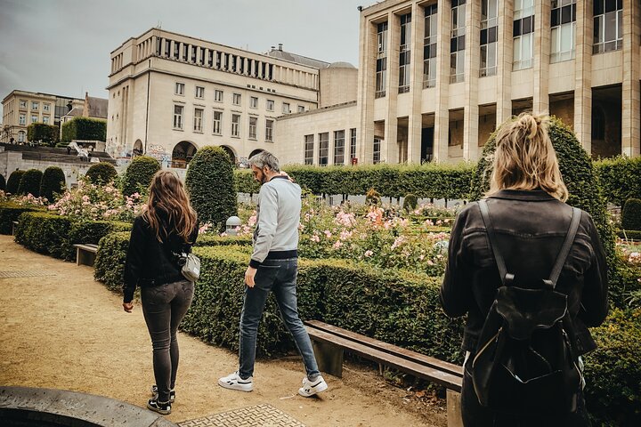 Brussels Walking and Tasting Tour (Beers,Chocolates&Fries/Waffle)
