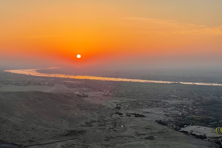 Luxury Sunrise Balloon Ride in Luxor with Hotel Pickup