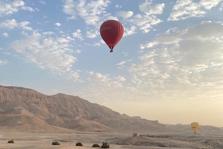 Luxury Sunrise Balloon Ride in Luxor with Hotel Pickup