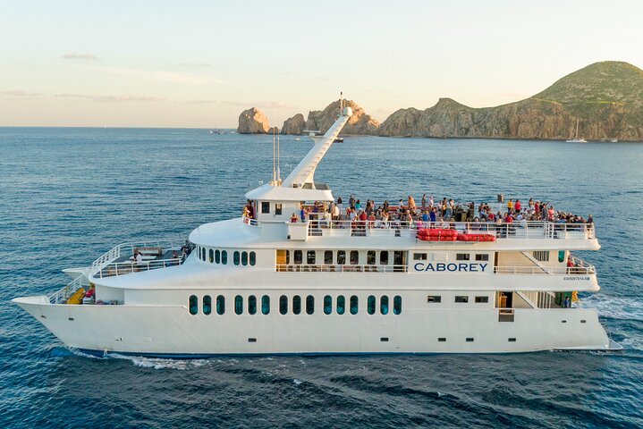 Sunset Mexican Dinner Cruise and Live Music in Cabo San Lucas