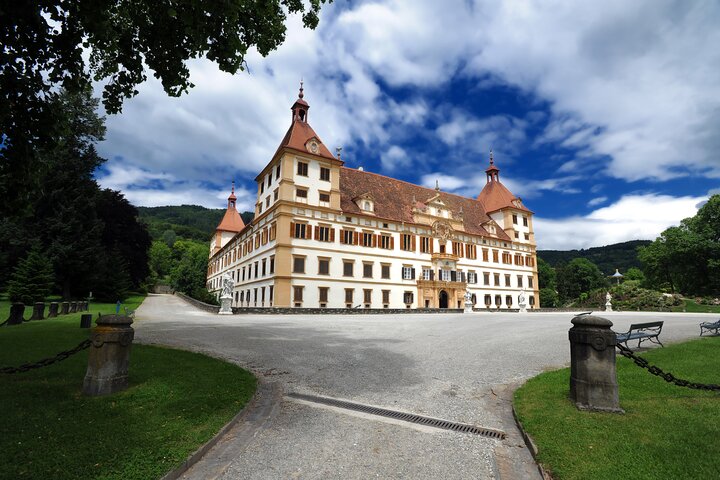 Graz: Schlossberg Private Guided Tour with Schlossbergbahn
