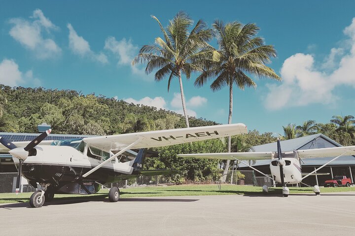 1-Hour Whitsunday Islands and Heart Reef Scenic Flight