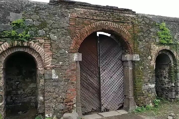 Sacred Sanctuaries: Omkareshwar & Asirgarh Fort Day Tour