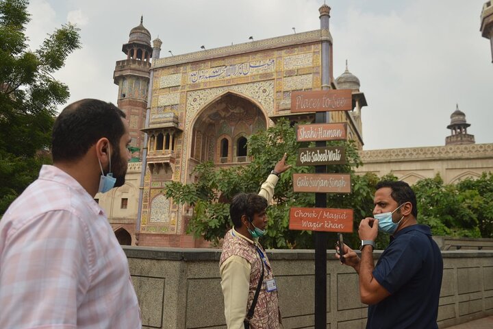Private & Guided: Wagah Border, Walled City & Lahore Fort Full Day Tour
