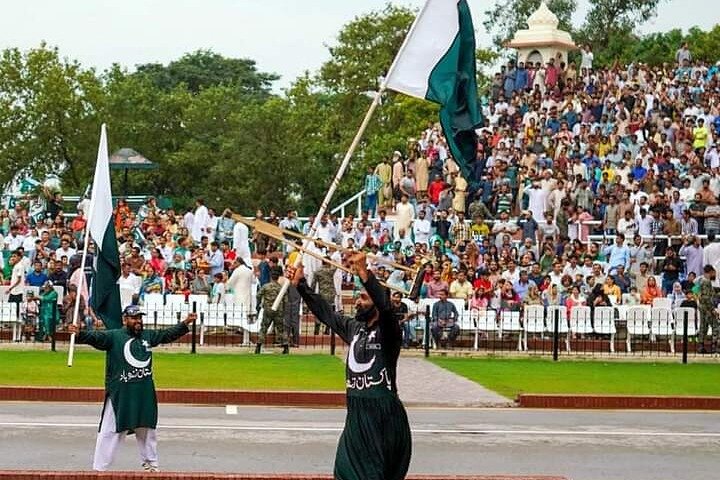Private & Guided: Wagah Border, Walled City & Lahore Fort Full Day Tour