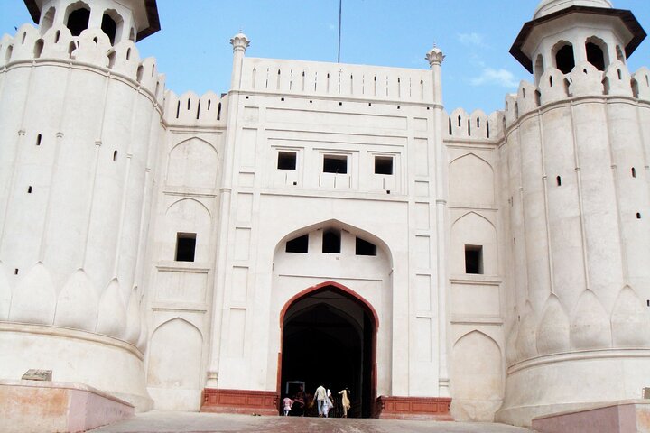 Private & Guided: Wagah Border, Walled City & Lahore Fort Full Day Tour