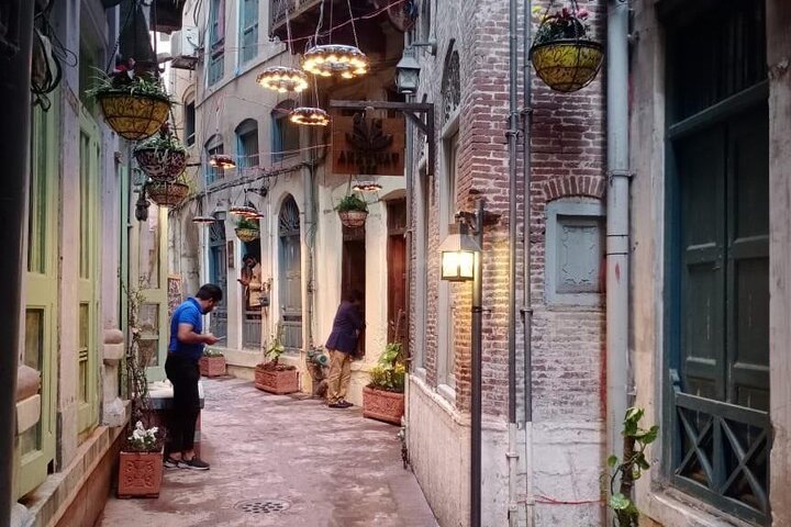 Private & Guided: Wagah Border, Walled City & Lahore Fort Full Day Tour
