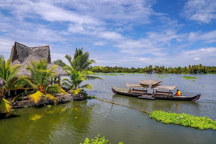 Backwaters Bliss: Cochin to Alleppey Escape