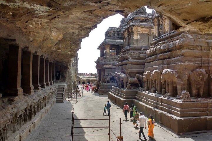 Skip-the-Line: All-Inclusive 2-Day Ajanta and Ellora Private Tour