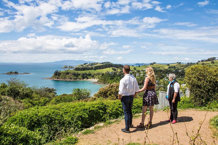 The Essence of Waiheke Wine Tour