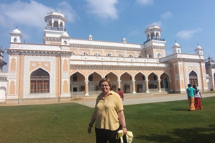 Private tour of Hyderabad in car with guide and lunch