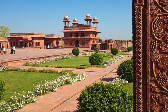 Agra Drop with Visit Chand Baori and Fatehpur Sikri from Bundi