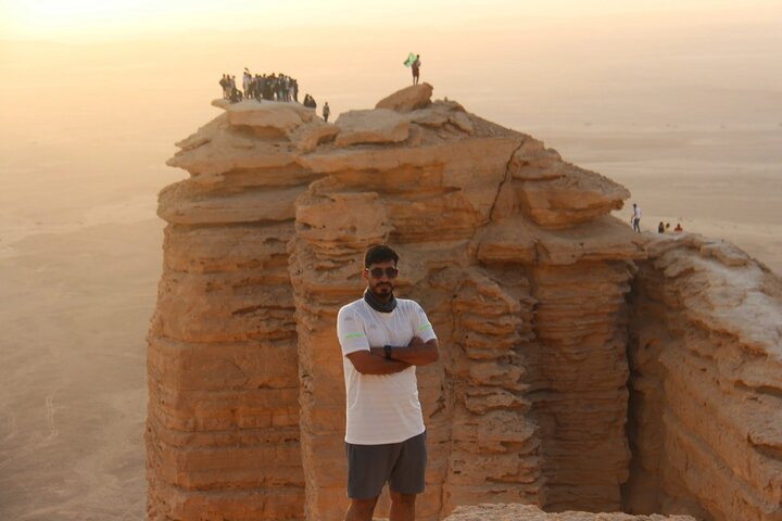 Edge of the World Hike Riyadh | 4x4 Safari & Bat Cave