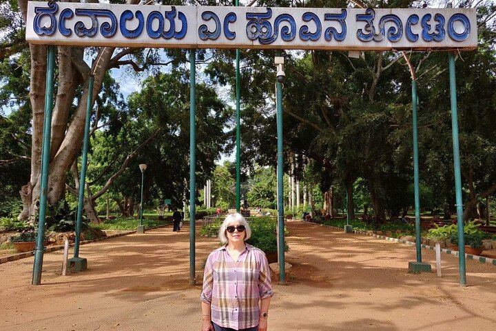 Bangalore city tour with English guide & multi language support