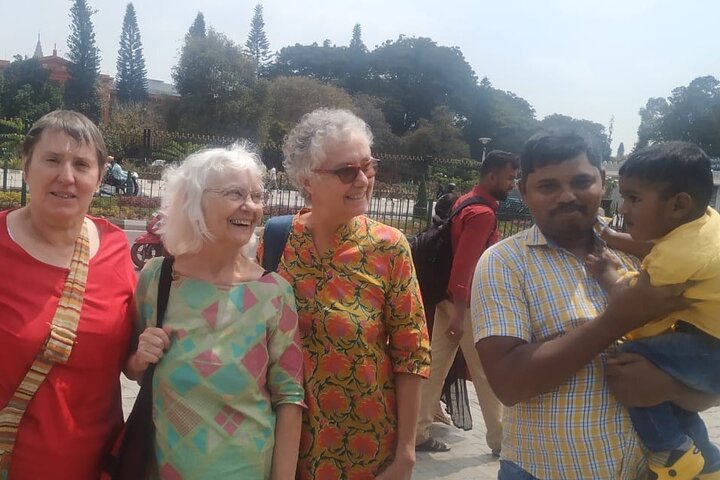 Bangalore city tour with English guide & multi language support