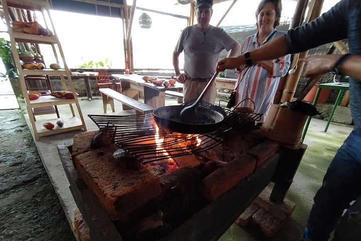 Mindo Cloud Forest Private Tour: Chocolate, Coffee, Birds, Nature