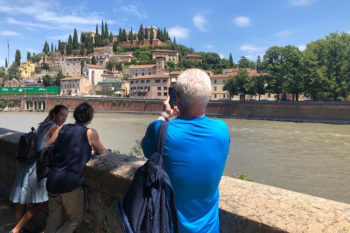 Verona walking tour:food&wine,history lunch or dinner & funicular