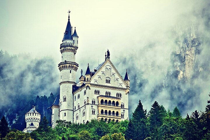 Skip the Line: Neuschwanstein Castle Private Tour From Füssen or Hohenschwangau