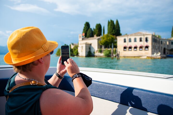 Castles boat tour with Bardolino wine tasting and nibbles
