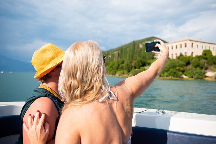 Castles boat tour with Bardolino wine tasting and nibbles
