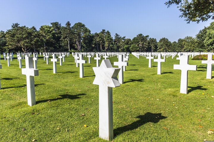 Private round transfer to Normandy D Day Beaches from Paris