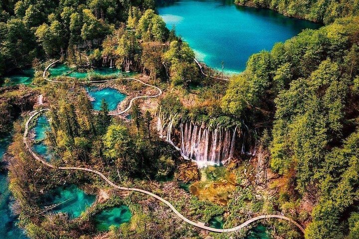 Zagreb: Plitvice Lakes & Rastoke Guided Day Trip with Ticket