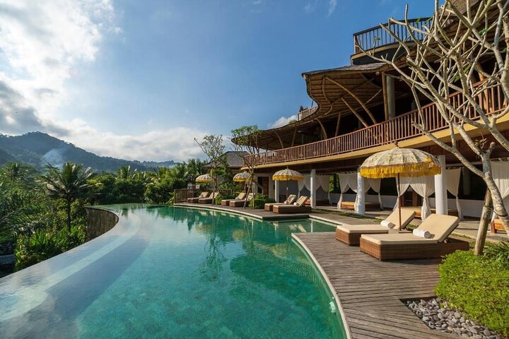 East Bali Tour: Gate of Heaven, Water Palace, Sleeping Gajah