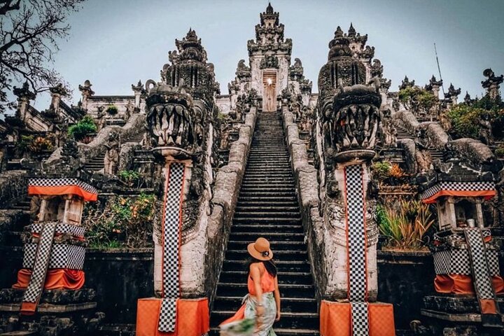 East Bali Tour: Gate of Heaven, Water Palace, Sleeping Gajah
