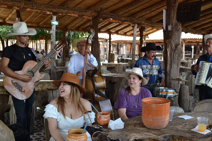 Full Day Tour to Tequila and Amatitán with Fun and Culture