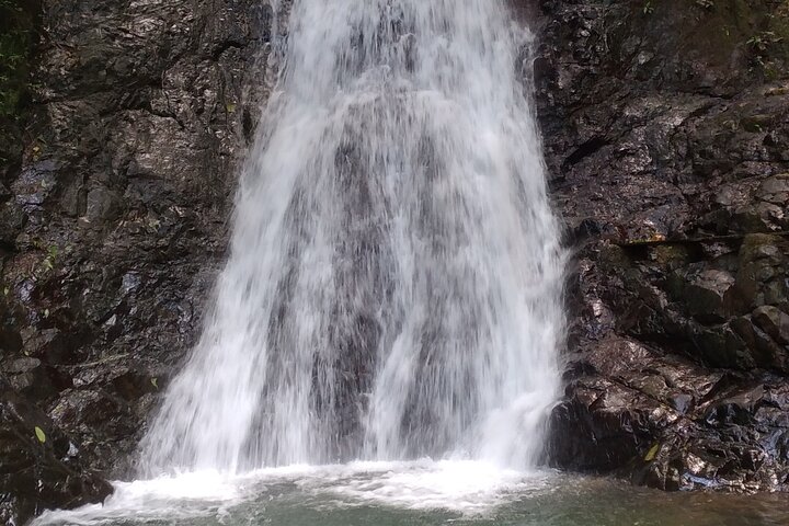 Hike 10 waterfalls in Jaco lunch included