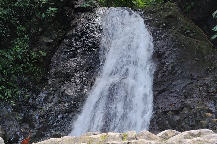Hike 10 waterfalls in Jaco lunch included