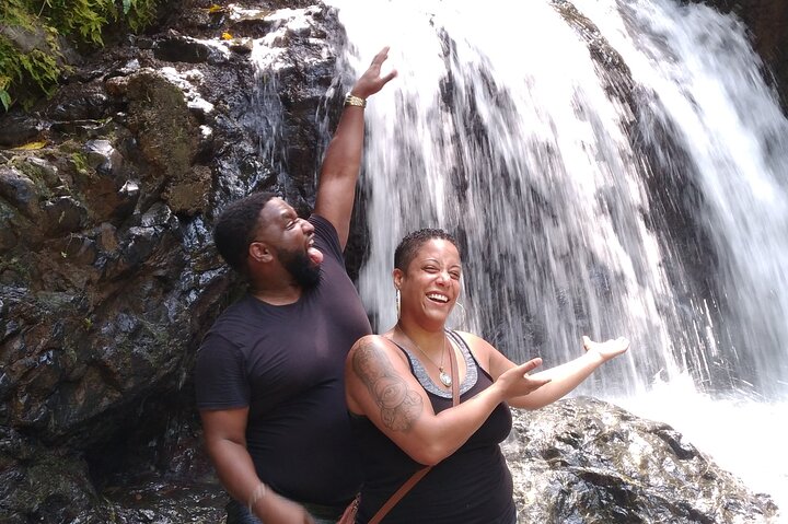 Hike 10 waterfalls in Jaco lunch included