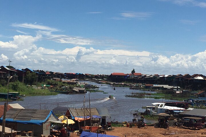 A day Trip Sightseeing Phnom Penh - Siem Reap - Private English Speaking Driver