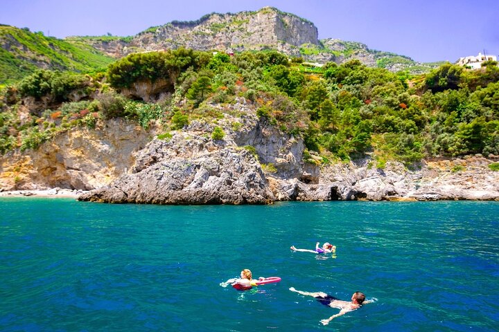 Procida Small Group Boat Tour from Ischia with Aperitif