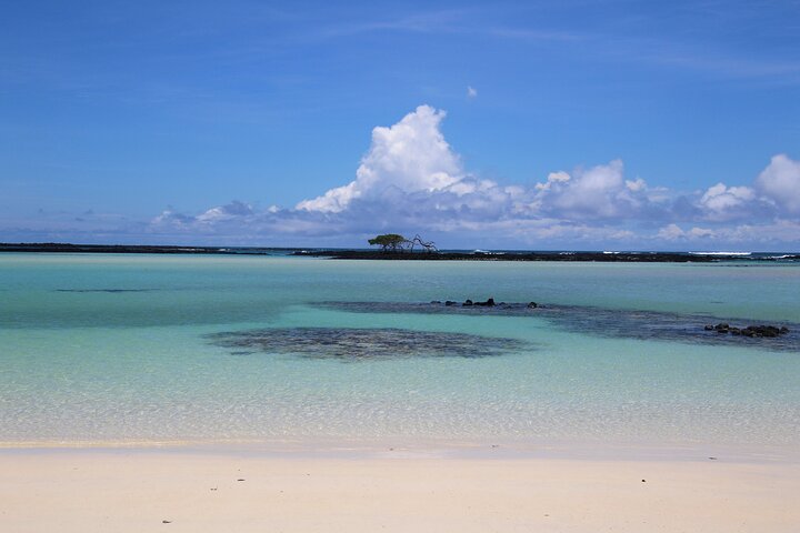 Day Tour to Santa Fe Island and Hidden Beach with snorkeling and fishing