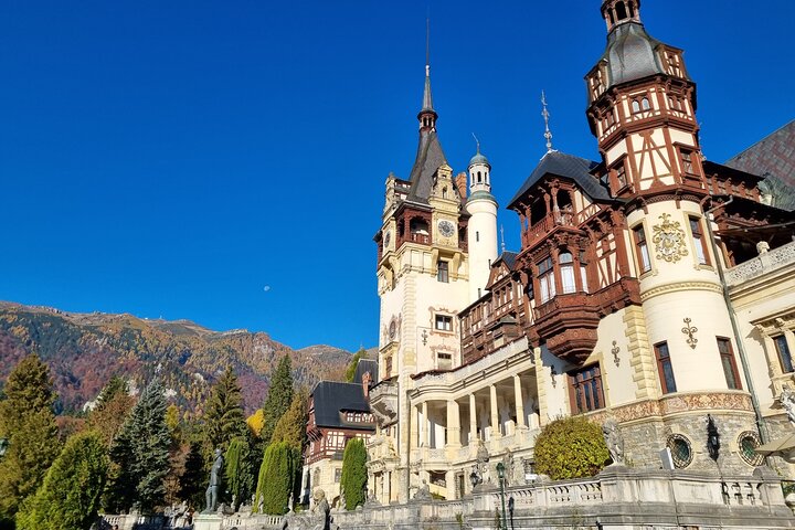 Dracula's Castle, Peles Castle and Brasov - Private Day Trip from Bucharest