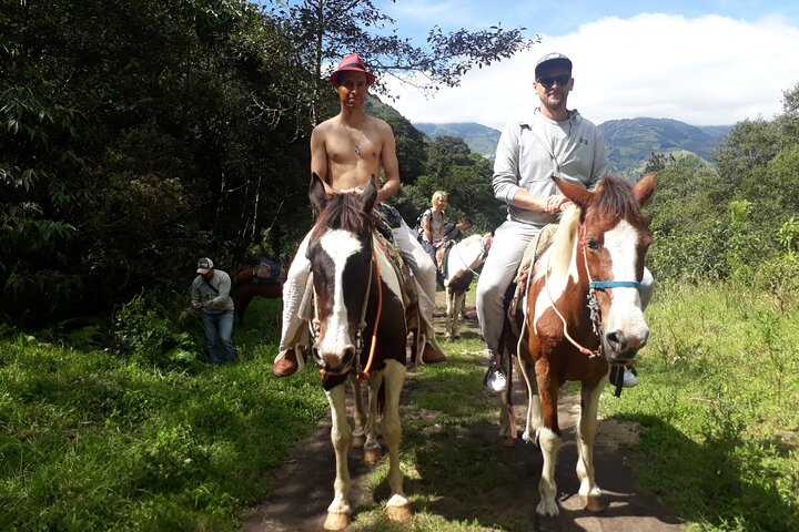 2 Hours Small-Group Horseback Riding Experience in Banos