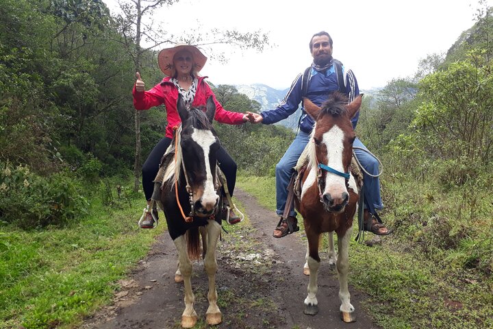 2 Hours Small-Group Horseback Riding Experience in Banos