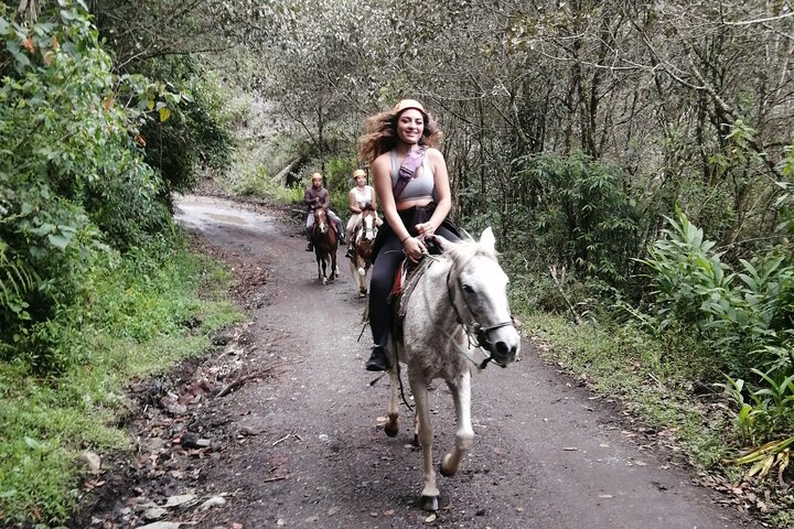 2 Hours Small-Group Horseback Riding Experience in Banos