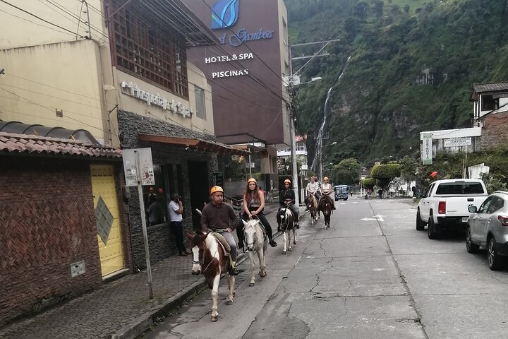 2 Hours Small-Group Horseback Riding Experience in Banos