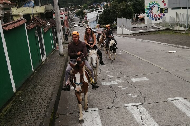 2 Hours Small-Group Horseback Riding Experience in Banos