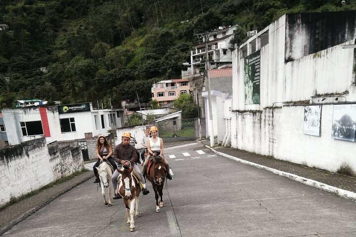 2 Hours Small-Group Horseback Riding Experience in Banos