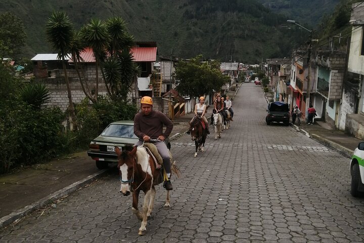 2 Hours Small-Group Horseback Riding Experience in Banos