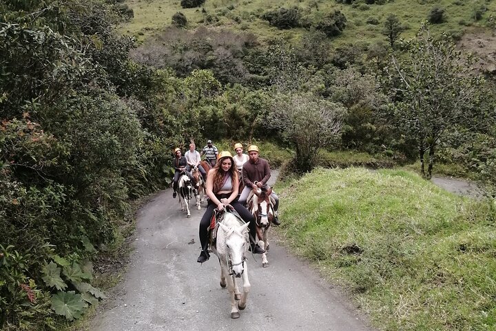 2 Hours Small-Group Horseback Riding Experience in Banos